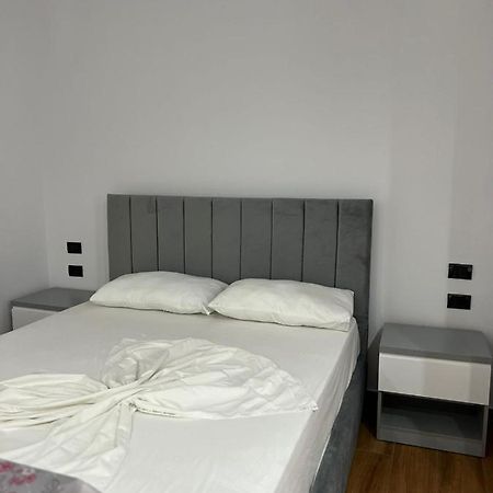 Hotel Vila Herta Durres Bagian luar foto