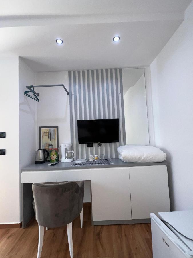 Hotel Vila Herta Durres Bagian luar foto