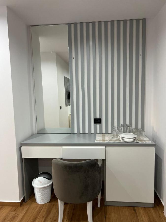 Hotel Vila Herta Durres Bagian luar foto