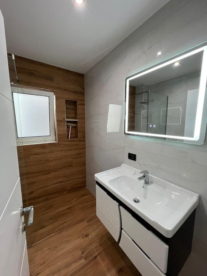 Hotel Vila Herta Durres Bagian luar foto