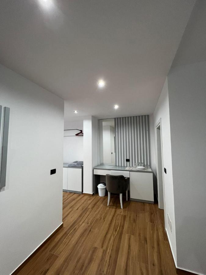 Hotel Vila Herta Durres Bagian luar foto